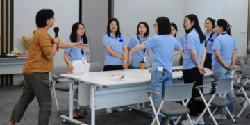Photo of eleven women engineers at a SWE Wuxi event